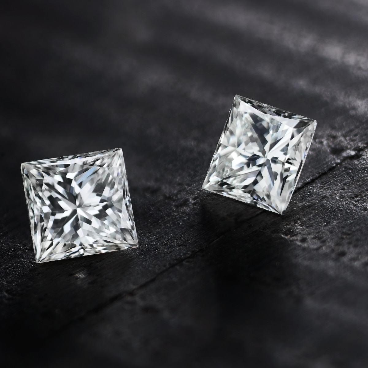 2 Diamants blancs forme carrée taille princesse qualité H/I P1, 0.77 ct. - vue D3