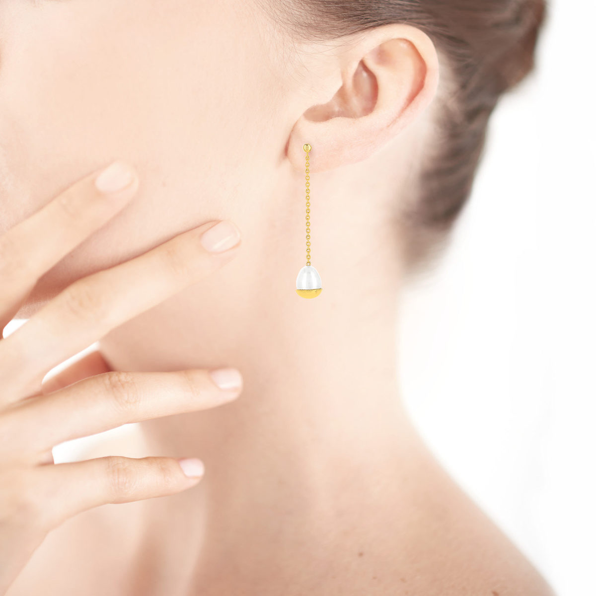 Boucles d'oreilles or 375 jaune pendants perles de culture de Chine - vue porté 1
