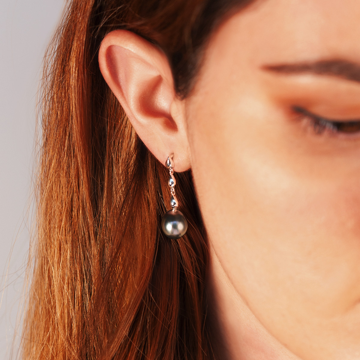 Boucles d'oreilles argent 925 pendants perles de culture de Tahiti - vue porté 1