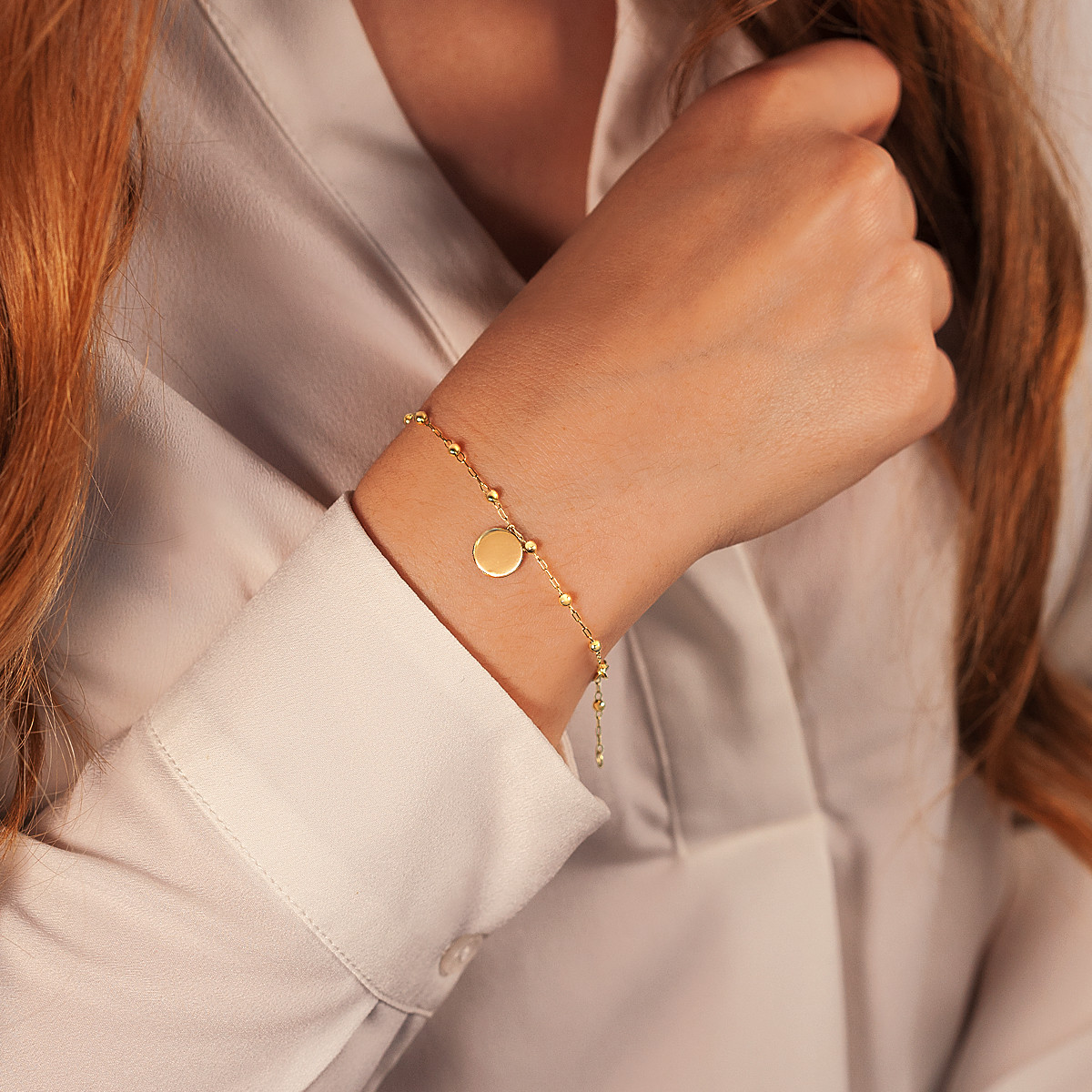 Bracelet or 375 jaune maille pampille médaille 19 cm - vue porté 1