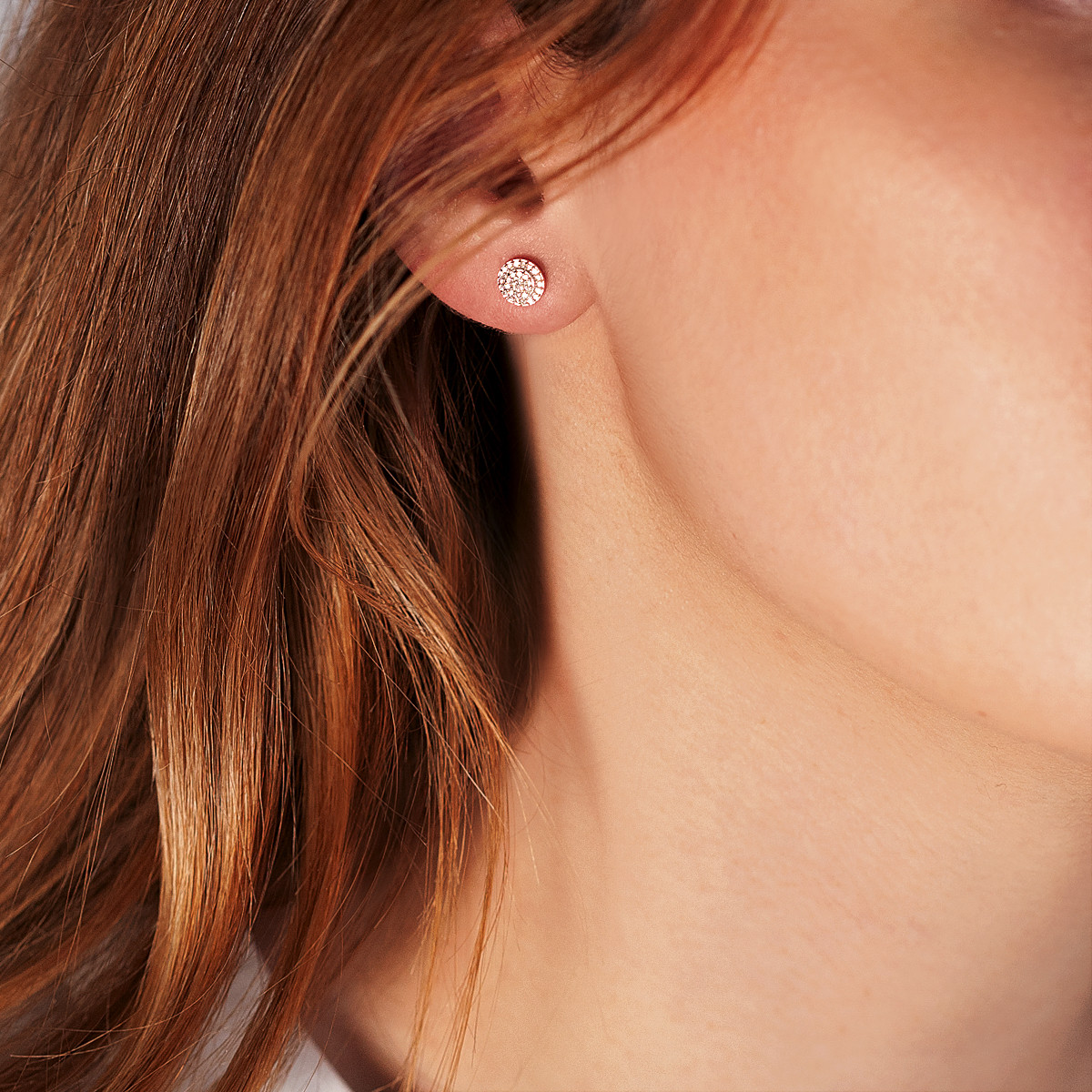 Boucles d'oreilles or blanc 375 diamants - vue porté 1