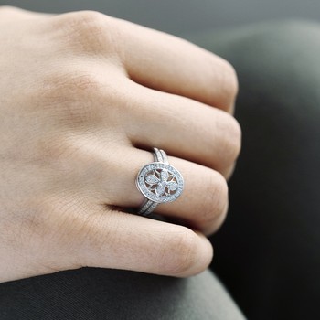 Bague or 375 blanc ovale ajourée diamants