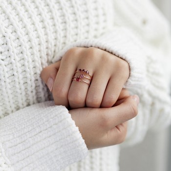 Bague or 375 rose fleur rubis