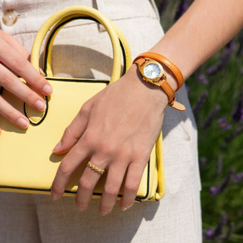Montre femme dorée bracelet cuir orange double tour
