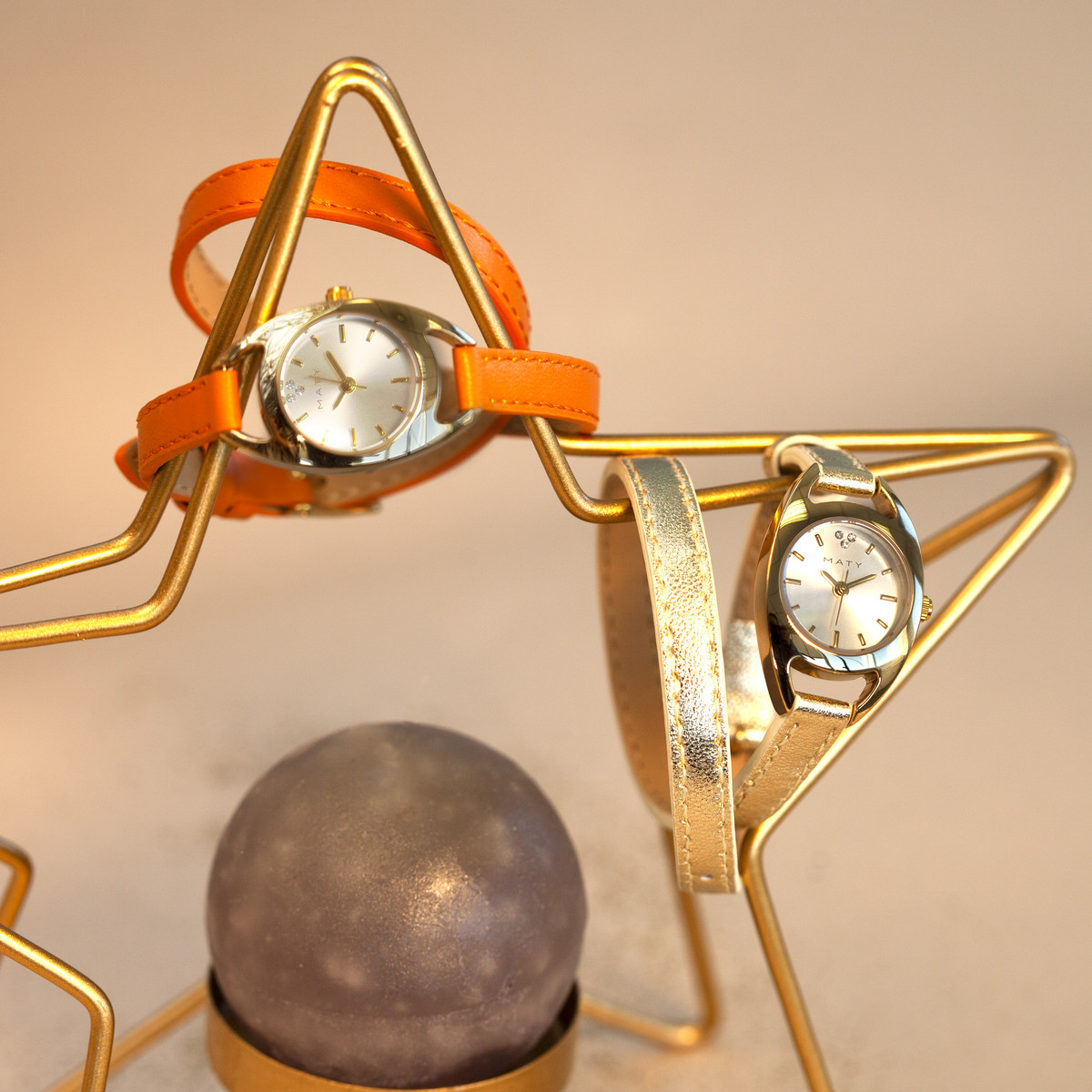 Montre femme dorée bracelet cuir doré métallisé double tour - vue D1
