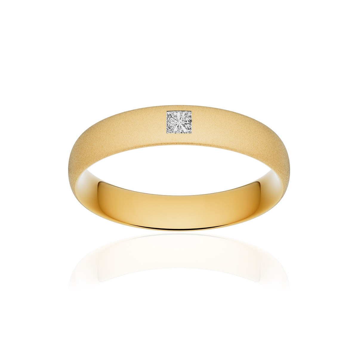 Alliance or 750 jaune sablé demi-jonc confort 4,5mm diamant princesse