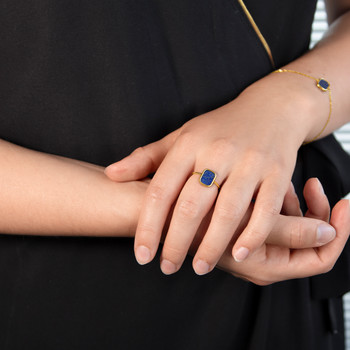 Bague or 750 jaune lapis lazuli rectangulaire.