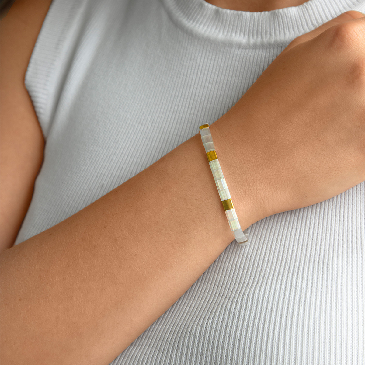 Bracelet élastique perles japonaises MIYUKI en verre émaillé ton blanc et doré