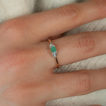 Bague or 375 2 tons émeraude et diamants