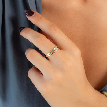 Solitaire or 375 2 tons zirconia