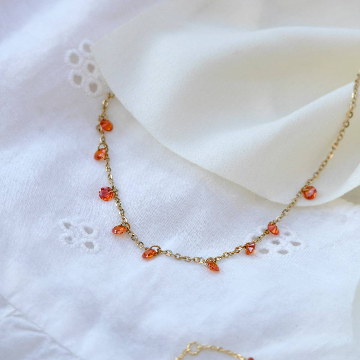 Collier acier doré zirconias oranges 45 cm - vue D1