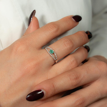Bague or 375 blanc émeraude et diamants