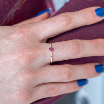 Bague or 375 jaune rubis et diamants