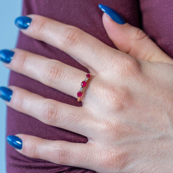 Bague or 375 jaune rubis zirconias