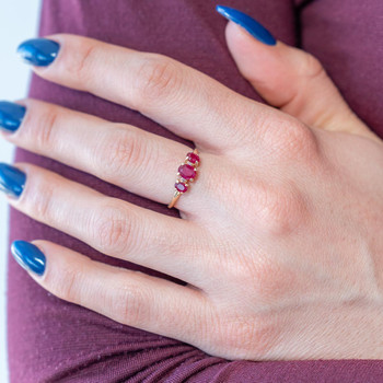 Bague or 375 jaune rubis et zirconias