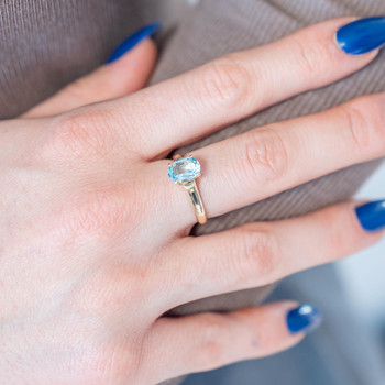 Bague or 375 jaune topaze bleue traitée