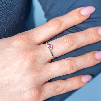 Bague or 375 jaune coeur rubis et diamants