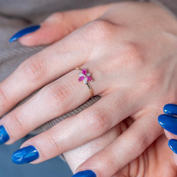 Bague or 375 jaune fleur rubis et diamants