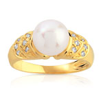 Bague or 750 jaune perle de culture du Japon et diamant
