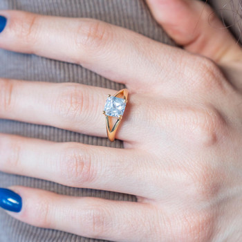Bague plaqué or jaune et zirconias