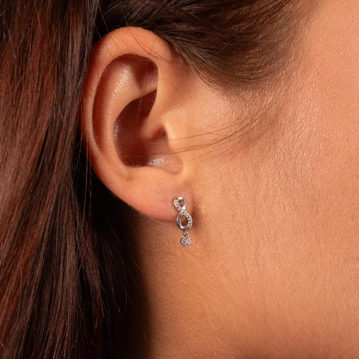 Boucles d'oreilles argent 925 et zirconias infini - vue porté 1