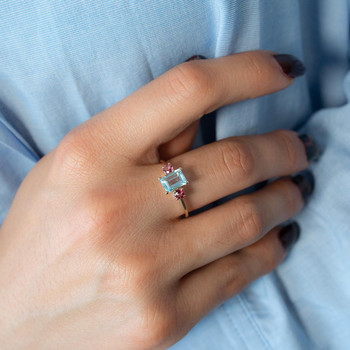 Bague or 375 jaune topaze bleues et roses