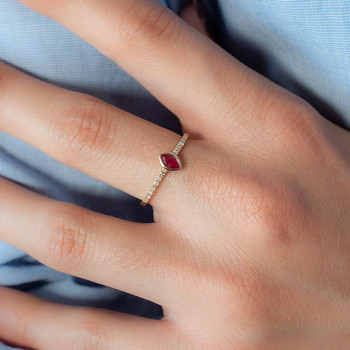 Bague or 750 jaune rubis et diamants