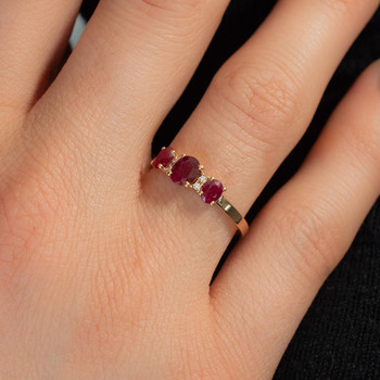 Bague or 750 jaune rubis et diamants