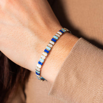 Bracelet élastiques perles japonaises MIYUKI en verre émaillé ton bleu blanc et doré 17cm