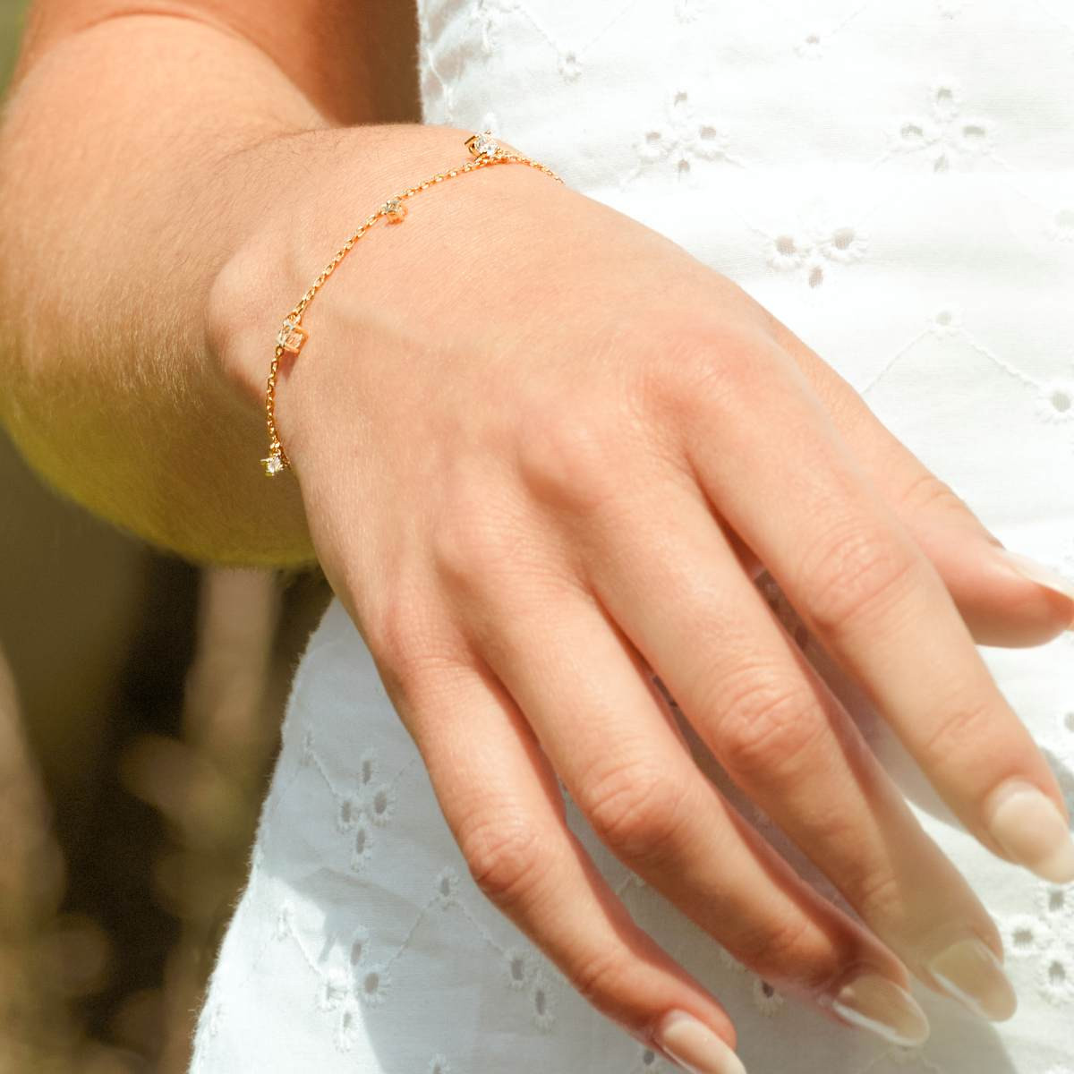 Bracelet plaqué or zirconias 18 cm - vue porté 2