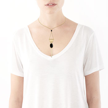 Collier doré acrylique