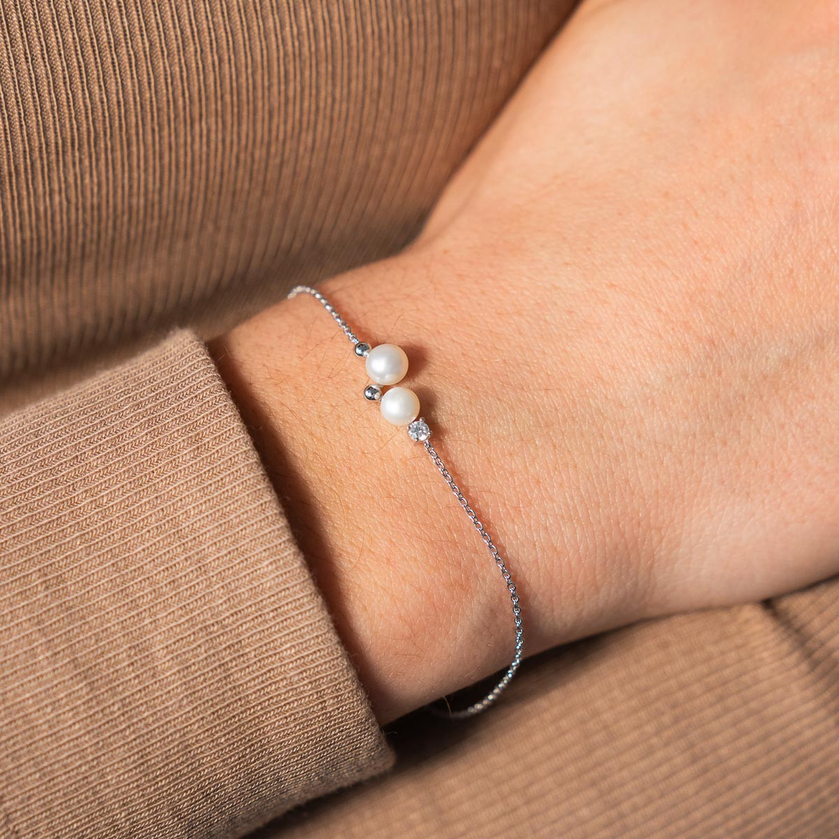 Bracelet argent 925 perles de Chine et zirconias 19cm - vue porté 1