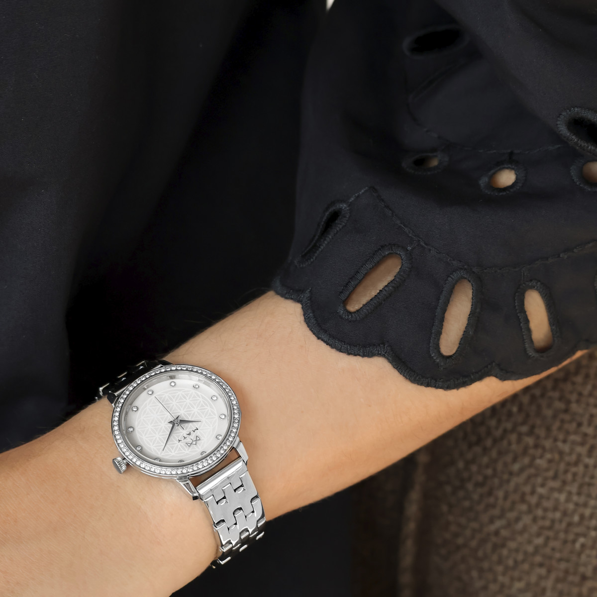 Montre MATY femme bracelet acier inoxydable - vue porté 1