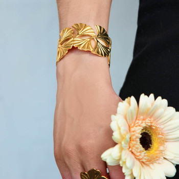 Bracelet rigide acier jaune motifs fleurs 60mm