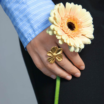 Bague acier jaune motif fleur