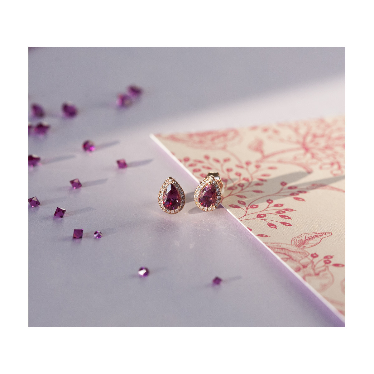 Boucles d'oreilles or rose 375 grenats rhodolites diamants - vue D2