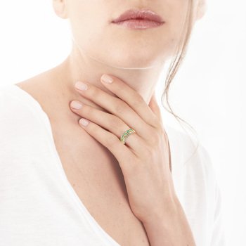 Bague or 750 2 tons émeraudes taille marquise et diamants