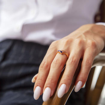 Bague or 750 2 tons ajourée saphirs et diamants