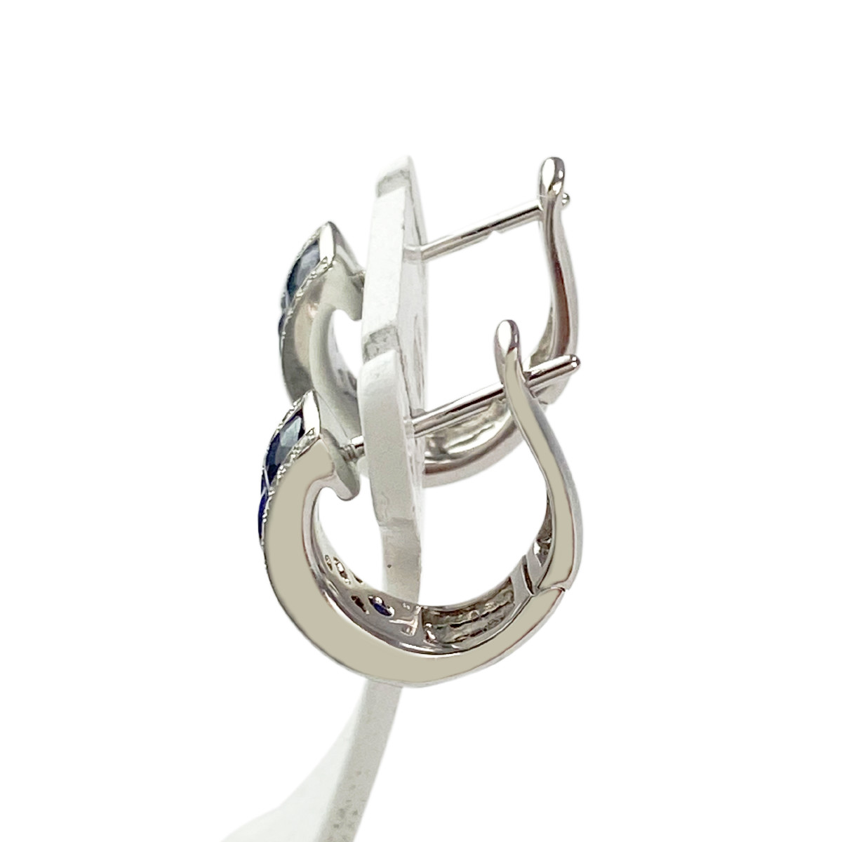 Boucles d'oreilles or 750 blanc saphir et diamant - vue 2