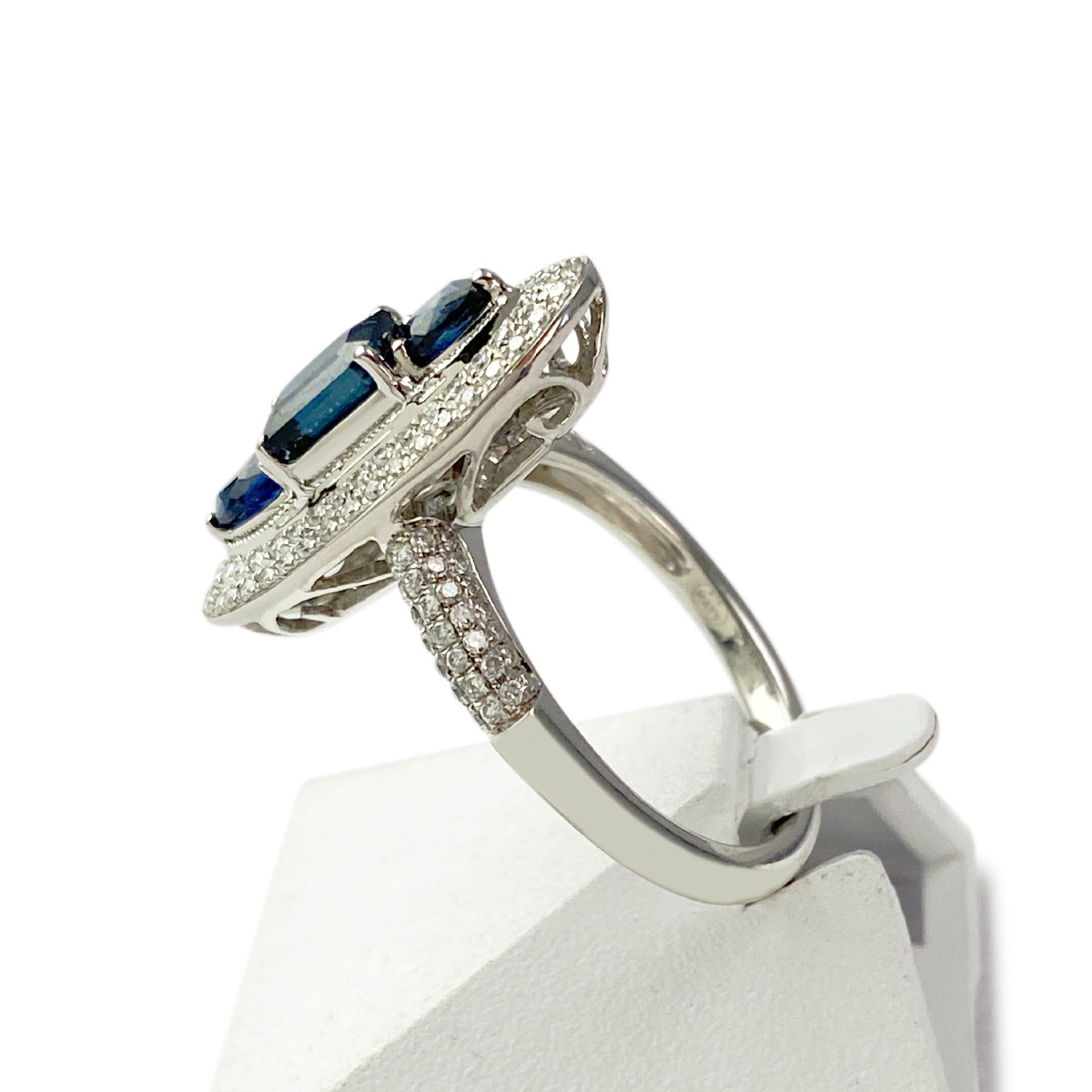 Bague or 750 blanc saphir et diamant - vue 2