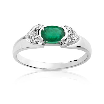 Bague or 750 blanc émeraude et diamant