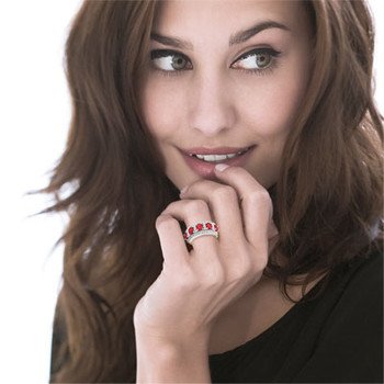 Bague 2 ors 750 rubis ovales et diamants