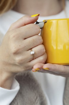 Bague or 375 jaune zirconia ovale