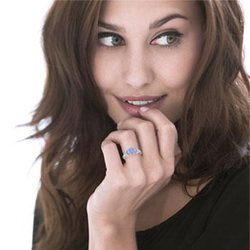 Bague or 375 blanc tanzanites rectangulaires et diamants