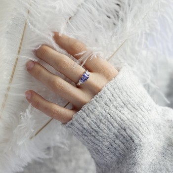 Bague or 375 blanc tanzanites rectangulaires et diamants