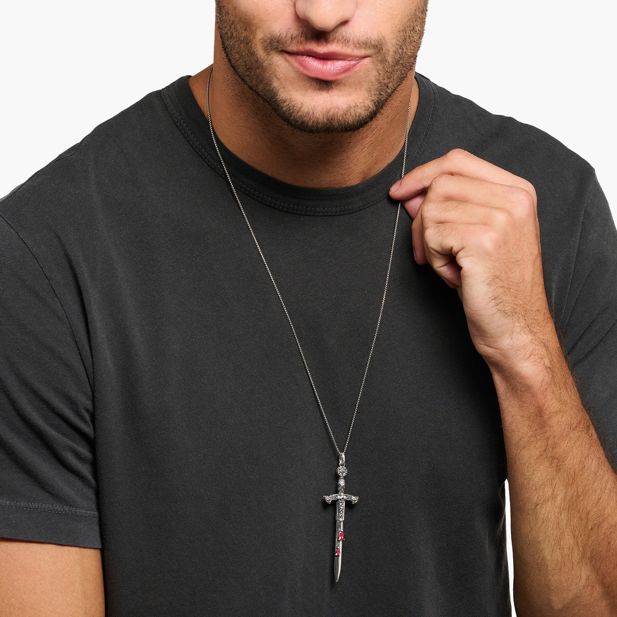 Pendentif THOMAS SABO REBEL KINGDOM argent 925 rubis synthetique rouge zirconia noir - vue porté 1