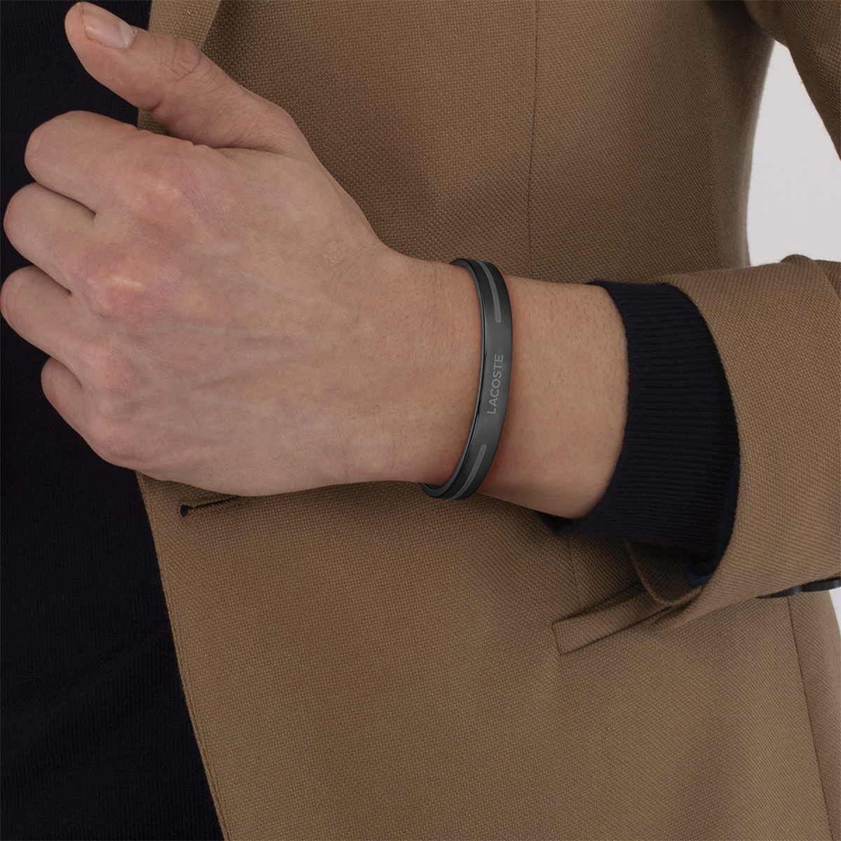 Bracelet LACOSTE ADVENTURER acier inoxydable noir - vue porté 1