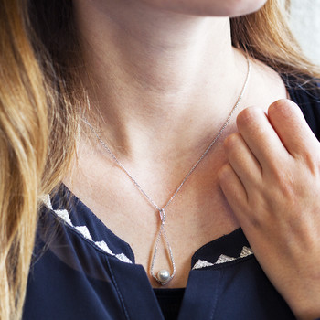 Collier d'occasion or 750 blanc diamants et perle de culture blanche 45 cm