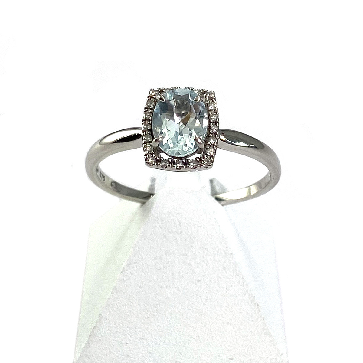 Bague d'occasion or 375 blanc aigue-marine ovale et diamants