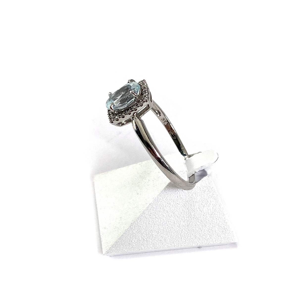 Bague d'occasion or 375 blanc aigue-marine ovale et diamants - vue 2